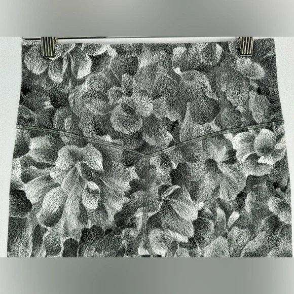 Athleta Women’s Elation Textured Tight black/white Florar Sz S/P Leggings Gym - Picture 4 of 9